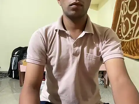 Snapshot of project085 chatting on 10/29/25, 03:36 project085 online show from 10/29/25, 03:36