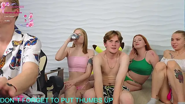 Snapshot of Tea_white chatting on 10/13/25, 03:23 Tea white online show from 10/13/25, 03:23