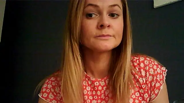 Snapshot of Ginger-bb chatting on 10/15/25, 07:41 Ginger-bb online show from 10/15/25, 07:41