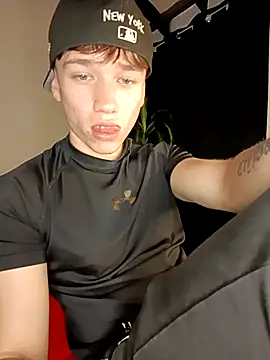 Snapshot of Logan_sixxer chatting on 09/18/25, 09:39 Logan sixxer online show from 09/18/25, 09:39