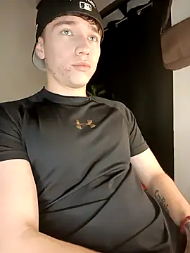 Snapshot of Logan_sixxer chatting on 09/21/25, 10:55 Logan sixxer online show from 09/21/25, 10:55