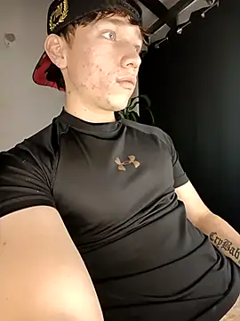 Snapshot of Logan_sixxer chatting on 10/18/25, 08:42 Logan sixxer online show from 10/18/25, 08:42