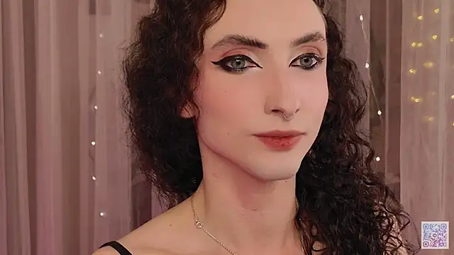 Snapshot of Queen_of_tease chatting on 09/27/25, 07:41 Queen of tease online show from 09/27/25, 07:41