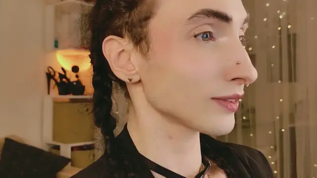 Snapshot of Queen_of_tease chatting on 03/07/26, 06:05 Queen of tease online show from 03/07/26, 06:05