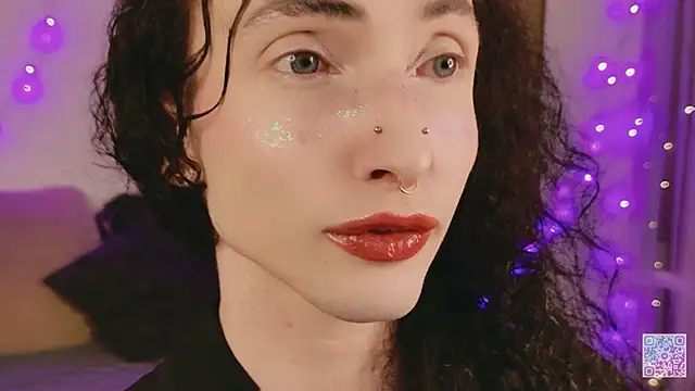 Snapshot of Queen_of_tease chatting on 03/24/26, 12:48 Queen of tease online show from 03/24/26, 12:48