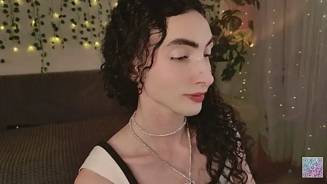 Snapshot of Queen_of_tease chatting on 07/08/26, 03:44 Queen of tease online show from 07/08/26, 03:44