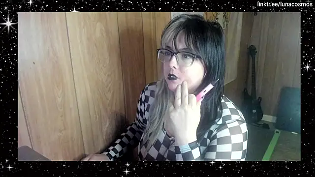 Snapshot of LunaCosmos chatting on 11/14/25, 01:15 LunaCosmos online show from 11/14/25, 01:15