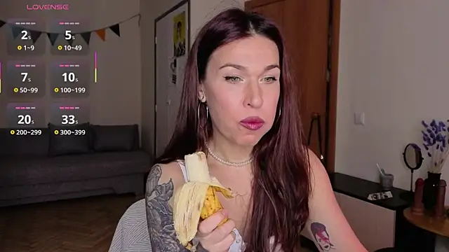 Snapshot of ReginaFoXXXy chatting on 04/20/26, 02:09 ReginaFoXXXy online show from 04/20/26, 02:09