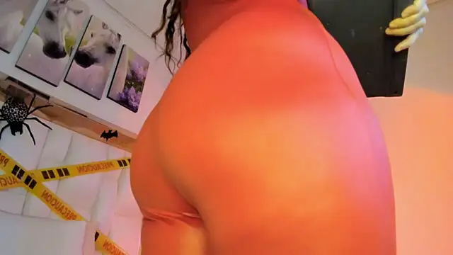 Snapshot of SamanttaMilf chatting on 11/05/25, 10:32 SamanttaMilf online show from 11/05/25, 10:32