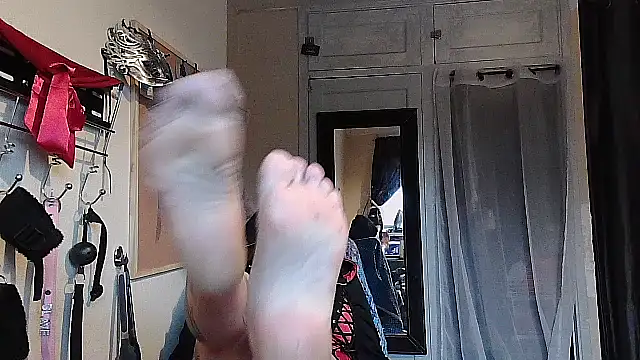 Snapshot of Mistress-Ivy51 chatting on 10/11/25, 06:45 Mistress-Ivy51 online show from 10/11/25, 06:45