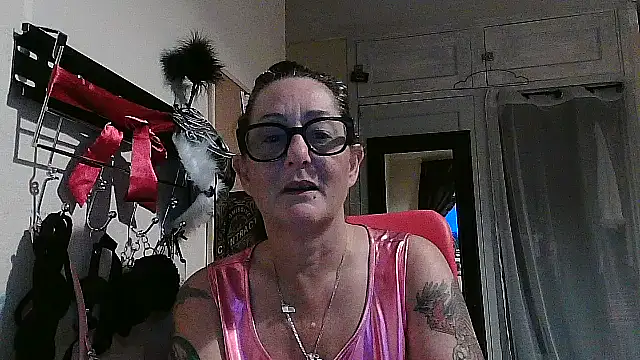 Snapshot of Mistress-Ivy51 chatting on 10/20/25, 06:25 Mistress-Ivy51 online show from 10/20/25, 06:25