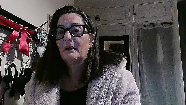 Snapshot of Mistress-Ivy51 chatting on 10/23/25, 06:34 Mistress-Ivy51 online show from 10/23/25, 06:34