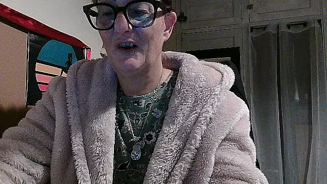 Snapshot of Mistress-Ivy51 chatting on 11/17/25, 06:08 Mistress-Ivy51 online show from 11/17/25, 06:08