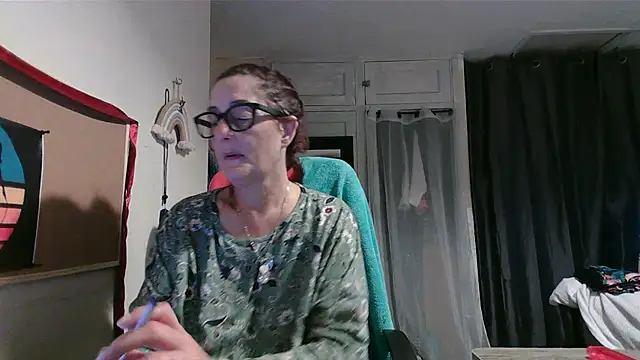 Snapshot of Mistress-Ivy51 chatting on 11/23/25, 06:13 Mistress-Ivy51 online show from 11/23/25, 06:13