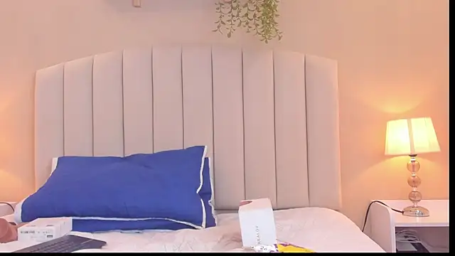 Snapshot of Rachel_Donnelly chatting on 12/20/25, 03:13 Rachel Donnelly online show from 12/20/25, 03:13