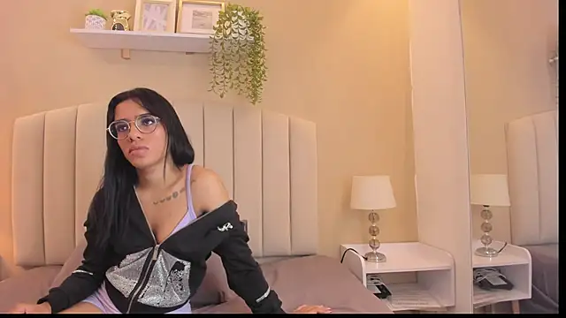 Snapshot of Rachel_Donnelly chatting on 12/21/25, 03:13 Rachel Donnelly online show from 12/21/25, 03:13