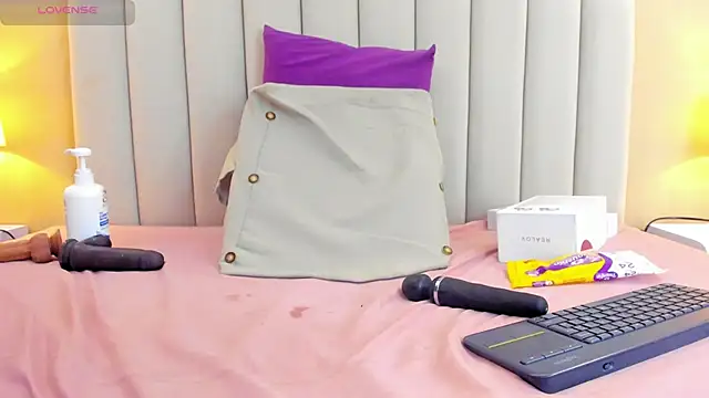 Snapshot of Rachel_Donnelly chatting on 03/15/26, 02:28 Rachel Donnelly online show from 03/15/26, 02:28