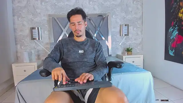 Snapshot of loghan_fox chatting on 09/26/25, 03:32 loghan fox online show from 09/26/25, 03:32