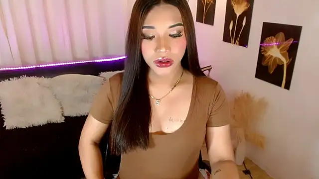 Snapshot of Ubanescka chatting on 12/14/25, 06:12 Ubanescka online show from 12/14/25, 06:12