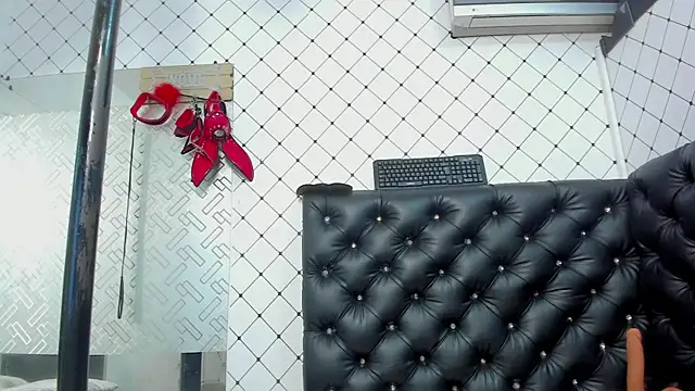 EMMA SANTANA online show from 10/08/25, 07:44