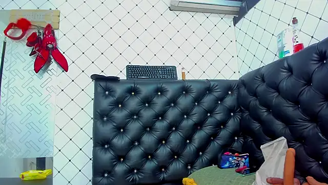 EMMA SANTANA online show from 10/11/25, 07:45