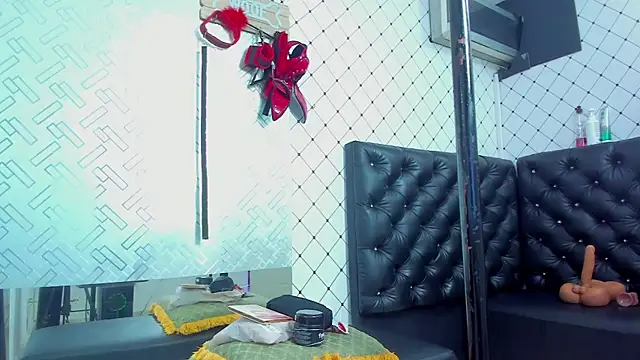 EMMA SANTANA online show from 10/15/25, 07:47