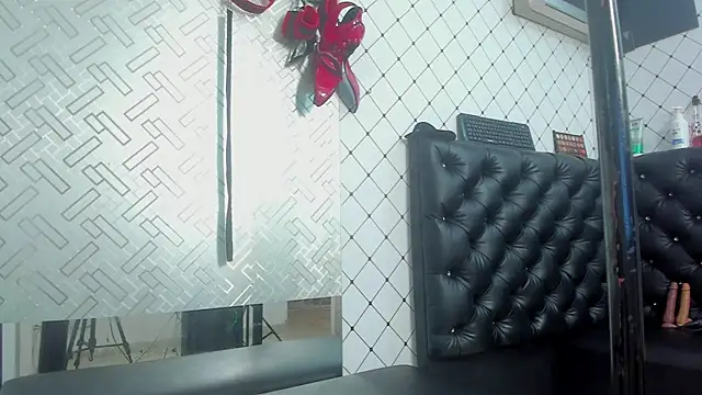 EMMA SANTANA online show from 10/18/25, 07:47