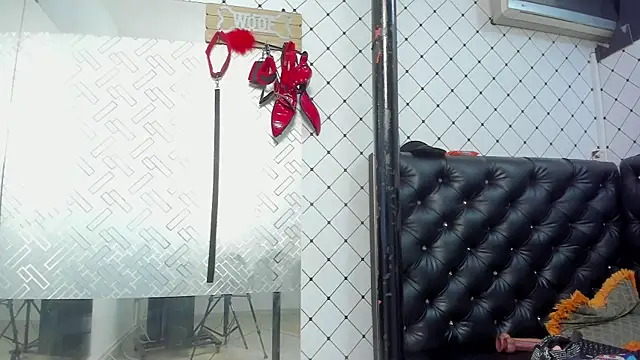 EMMA SANTANA online show from 10/23/25, 07:23