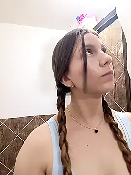 Arianna Moss online show from 11/05/25, 02:33