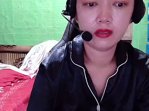 Snapshot of lucky_rona chatting on 04/18/26, 12:58 lucky rona online show from 04/18/26, 12:58