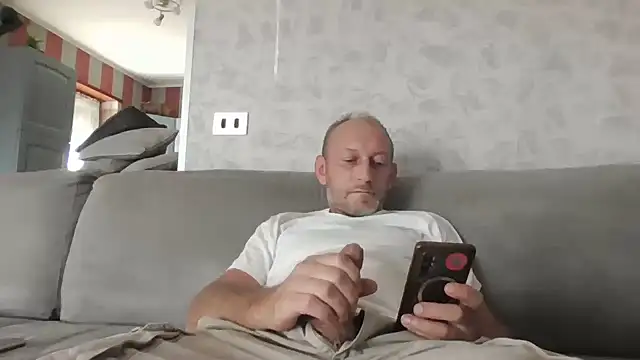 Snapshot of cazzoweb chatting on 09/23/25, 01:58 cazzoweb online show from 09/23/25, 01:58