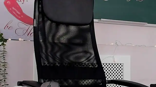 Snapshot of NoraHaynes chatting on 04/11/26, 08:18 NoraHaynes online show from 04/11/26, 08:18