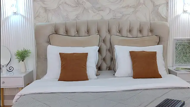 NoraHaynes online show from 07/18/26, 02:16