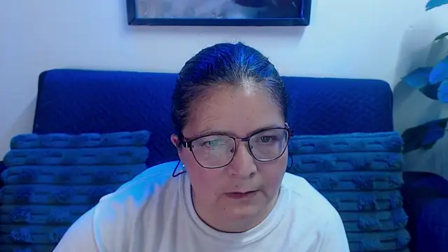 Snapshot of Linda_banks_ chatting on 12/18/25, 01:22 Linda banks online show from 12/18/25, 01:22