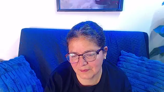 Snapshot of Linda_banks_ chatting on 01/06/26, 02:04 Linda banks online show from 01/06/26, 02:04