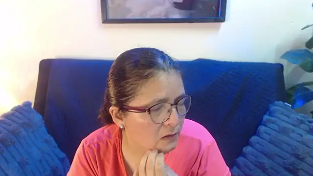 Snapshot of Linda_banks_ chatting on 02/14/26, 01:57 Linda banks online show from 02/14/26, 01:57