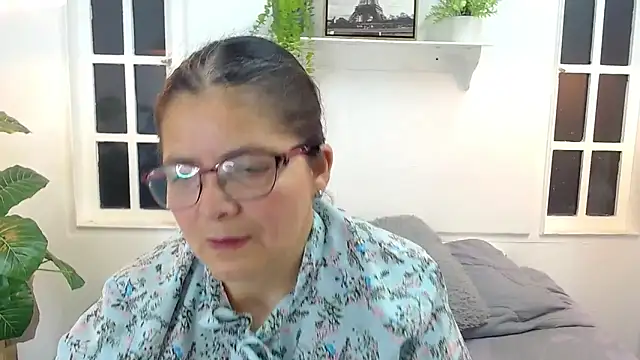 Snapshot of Linda_banks_ chatting on 05/24/26, 11:32 Linda banks online show from 05/24/26, 11:32