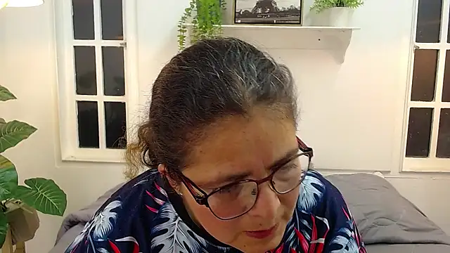 Snapshot of Linda_banks_ chatting on 05/26/26, 01:12 Linda banks online show from 05/26/26, 01:12