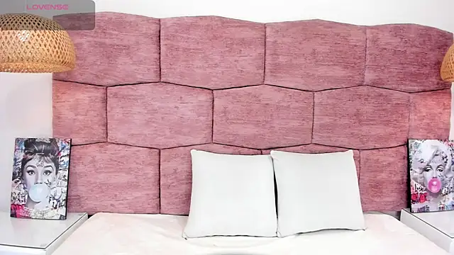 Snapshot of dani_velvet chatting on 09/26/25, 03:54 dani velvet online show from 09/26/25, 03:54