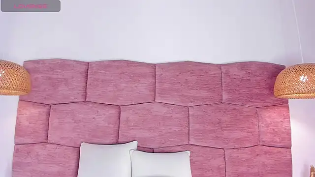 Snapshot of dani_velvet chatting on 09/30/25, 03:55 dani velvet online show from 09/30/25, 03:55