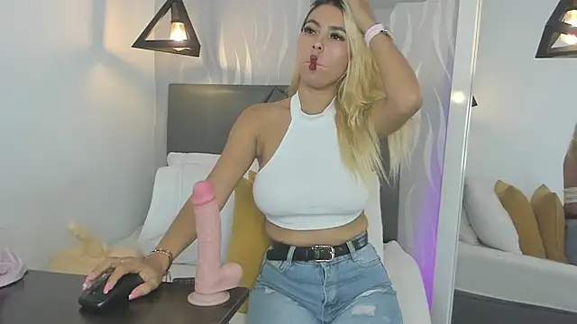 lucia-cute online show from 11/20/25, 07:24