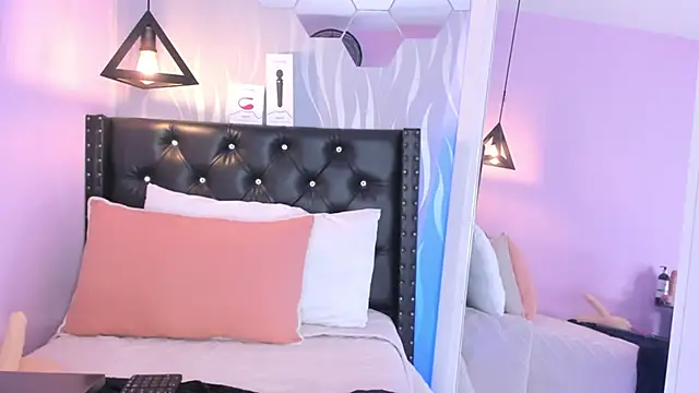 lucia-cute online show from 03/10/26, 07:19