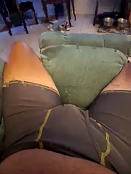 Snapshot of pullitoff chatting on 04/12/26, 11:54 pullitoff online show from 04/12/26, 11:54