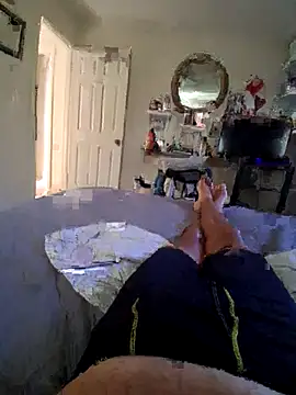 Snapshot of pullitoff chatting on 04/15/26, 03:19 pullitoff online show from 04/15/26, 03:19