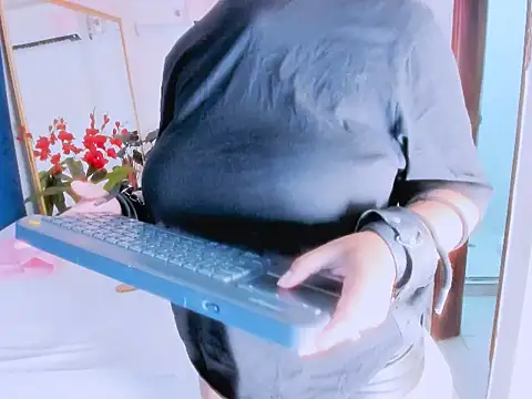 nahomy ryans online show from 11/16/25, 02:06