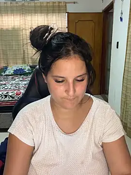 Snapshot of Alina0 chatting on 10/25/25, 05:51 Alina0 online show from 10/25/25, 05:51