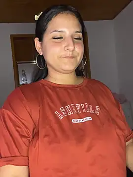 Snapshot of Alina0 chatting on 11/21/25, 07:34 Alina0 online show from 11/21/25, 07:34