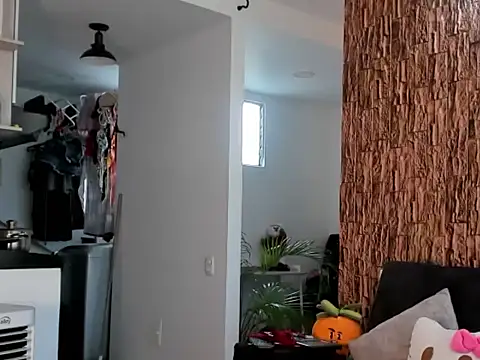 lia rip01 online show from 10/27/25, 07:40