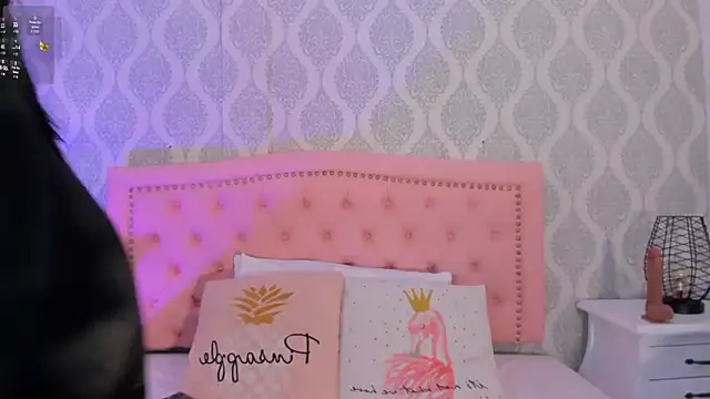 Snapshot of OnlyGia chatting on 11/12/25, 08:08 OnlyGia online show from 11/12/25, 08:08