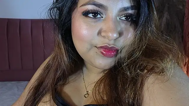 Snapshot of Hela_Collins chatting on 10/17/25, 04:48 Hela Collins online show from 10/17/25, 04:48